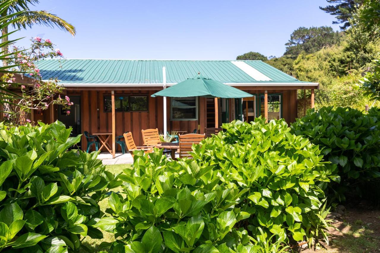 Aotea Lodge Great Barrier Tryphena Exterior foto